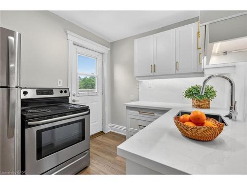 84 Ray Street S, Hamilton, ON - Indoor Photo Showing Kitchen