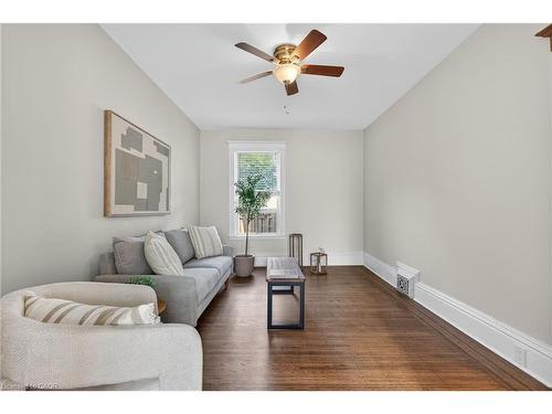 84 Ray Street S, Hamilton, ON - Indoor Photo Showing Living Room
