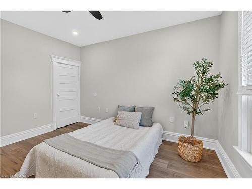 84 Ray Street S, Hamilton, ON - Indoor Photo Showing Bedroom