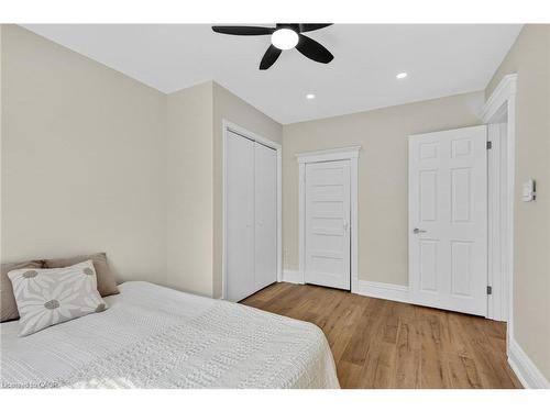 84 Ray Street S, Hamilton, ON - Indoor Photo Showing Bedroom