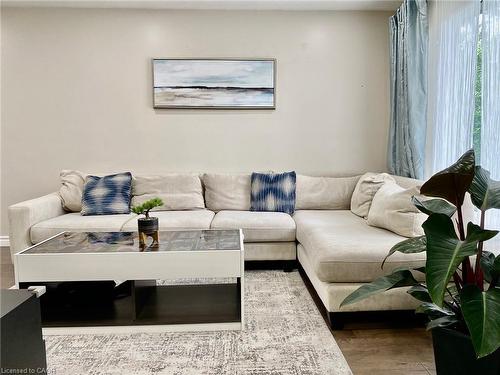 6 Adler Avenue, Hamilton, ON - Indoor Photo Showing Living Room