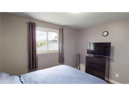 6 Adler Avenue, Hamilton, ON - Indoor Photo Showing Bedroom