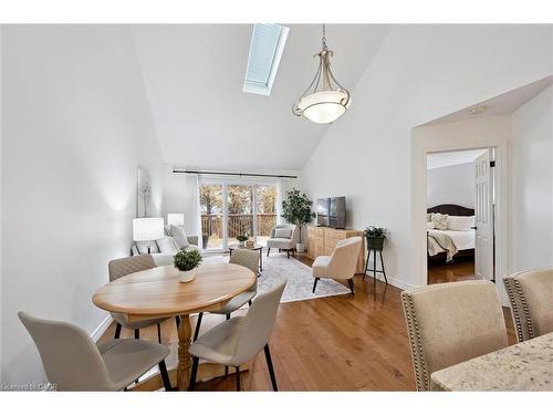 92 Schroder Crescent, Guelph, ON - Indoor Photo Showing Dining Room