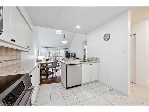 92 Schroder Crescent, Guelph, ON - Indoor Photo Showing Kitchen