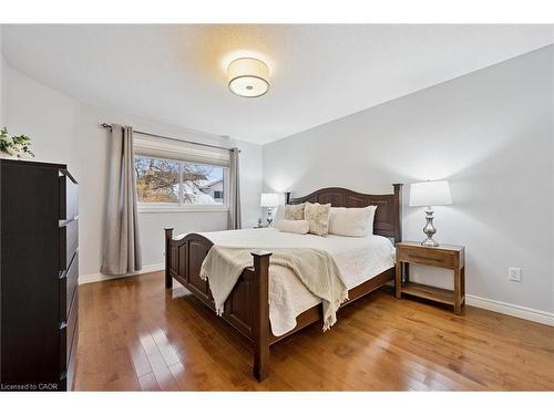 92 Schroder Crescent, Guelph, ON - Indoor Photo Showing Bedroom