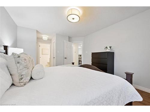 92 Schroder Crescent, Guelph, ON - Indoor Photo Showing Bedroom