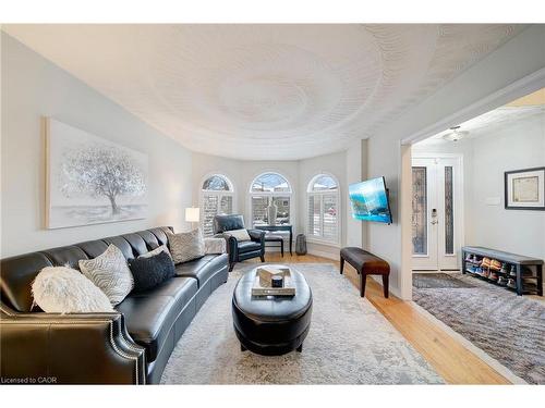 22 Caswell Drive, Hamilton, ON - Indoor Photo Showing Living Room