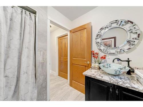 22 Caswell Drive, Hamilton, ON - Indoor Photo Showing Bathroom