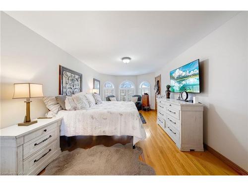 22 Caswell Drive, Hamilton, ON - Indoor Photo Showing Bedroom