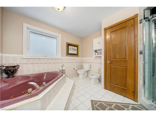 22 Caswell Drive, Hamilton, ON - Indoor Photo Showing Bathroom