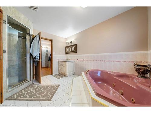 22 Caswell Drive, Hamilton, ON - Indoor Photo Showing Bathroom