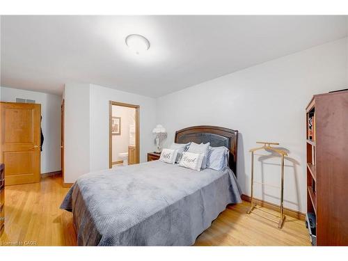 22 Caswell Drive, Hamilton, ON - Indoor Photo Showing Bedroom