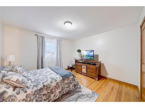 22 Caswell Drive, Hamilton, ON - Indoor Photo Showing Bedroom