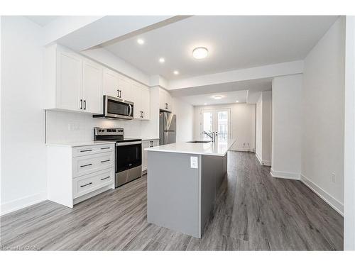 8-99 Roger Street, Waterloo, ON - Indoor Photo Showing Kitchen With Upgraded Kitchen