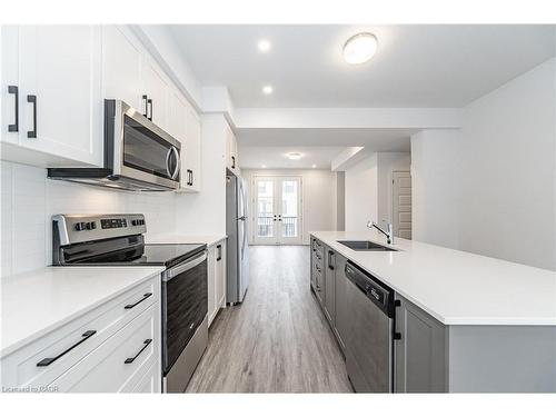 8-99 Roger Street, Waterloo, ON - Indoor Photo Showing Kitchen With Upgraded Kitchen