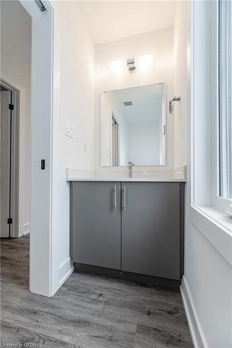 8-99 Roger Street, Waterloo, ON - Indoor Photo Showing Bathroom