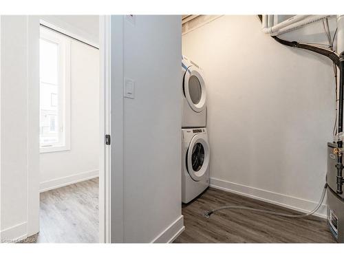 8-99 Roger Street, Waterloo, ON - Indoor Photo Showing Laundry Room