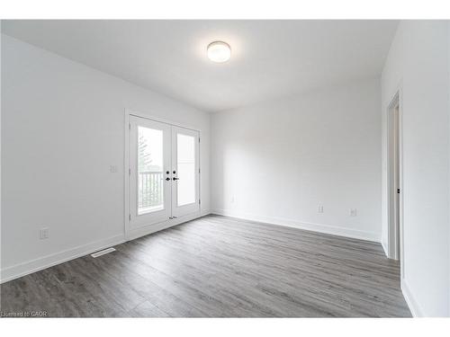 8-99 Roger Street, Waterloo, ON - Indoor Photo Showing Other Room