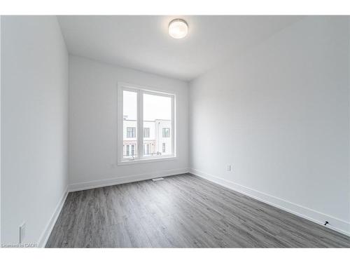 8-99 Roger Street, Waterloo, ON - Indoor Photo Showing Other Room