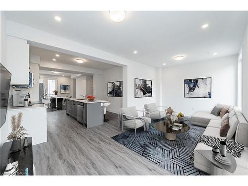 8-99 Roger Street, Waterloo, ON - Indoor Photo Showing Living Room