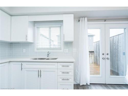 76-3200 Singleton Avenue, London, ON - Indoor Photo Showing Kitchen With Double Sink