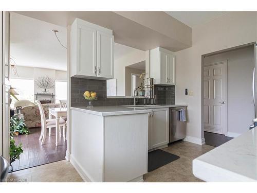 305-3497 Upper Middle Road, Burlington, ON - Indoor Photo Showing Kitchen