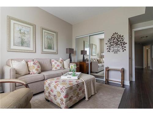 305-3497 Upper Middle Road, Burlington, ON - Indoor Photo Showing Living Room