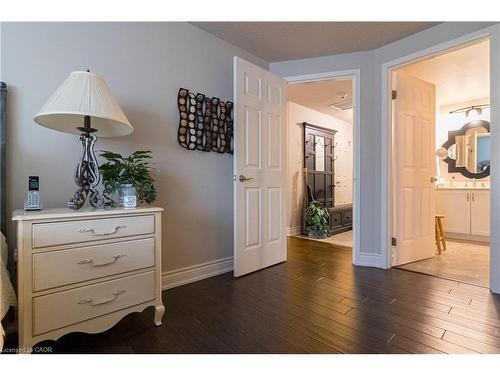 305-3497 Upper Middle Road, Burlington, ON - Indoor