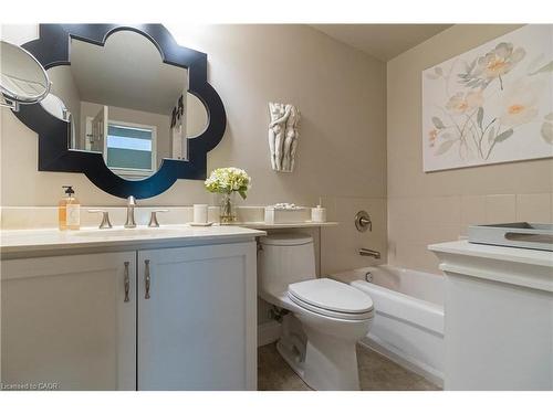 305-3497 Upper Middle Road, Burlington, ON - Indoor Photo Showing Bathroom