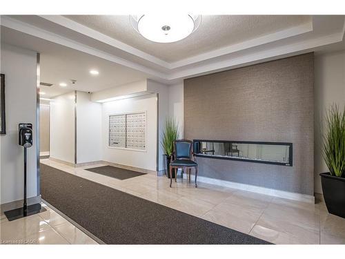 305-3497 Upper Middle Road, Burlington, ON - Indoor Photo Showing Other Room