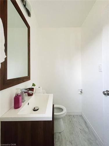 340 Pioneer Drive, Kitchener, ON - Indoor Photo Showing Bathroom