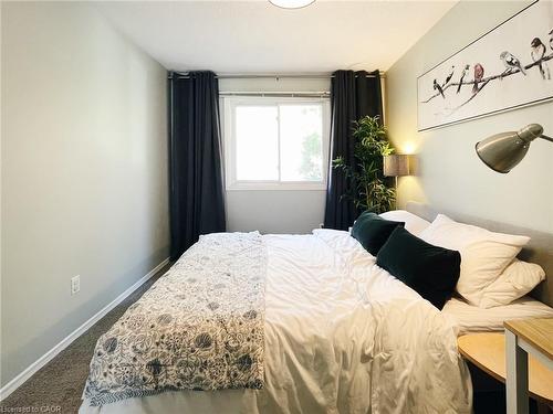 340 Pioneer Drive, Kitchener, ON - Indoor Photo Showing Bedroom