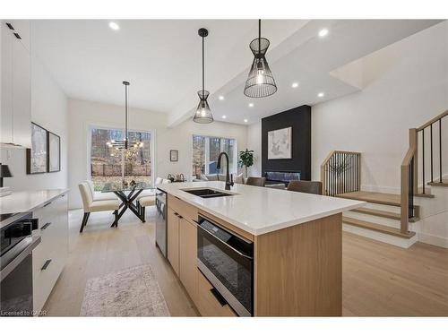 548 Peach Blossom Court, Kitchener, ON - Indoor Photo Showing Kitchen With Double Sink With Upgraded Kitchen