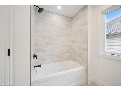 548 Peach Blossom Court, Kitchener, ON - Indoor Photo Showing Bathroom