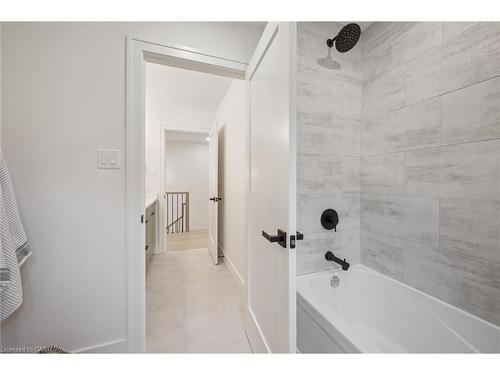 548 Peach Blossom Court, Kitchener, ON - Indoor Photo Showing Bathroom