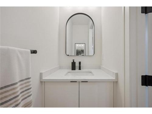 548 Peach Blossom Court, Kitchener, ON - Indoor Photo Showing Bathroom