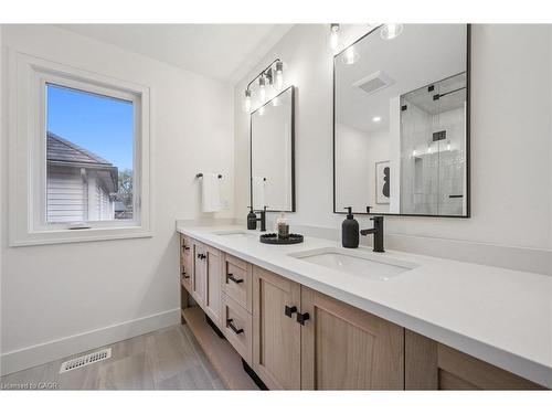 548 Peach Blossom Court, Kitchener, ON - Indoor Photo Showing Bathroom