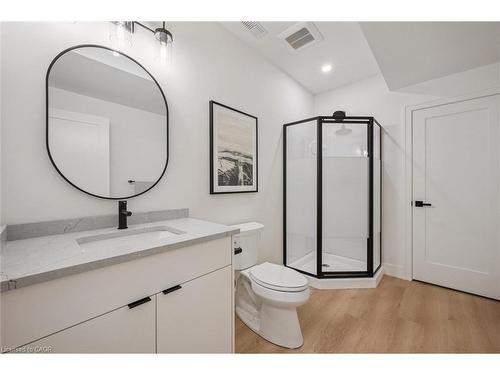 548 Peach Blossom Court, Kitchener, ON - Indoor Photo Showing Bathroom