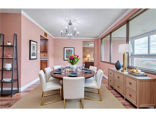 406-400 Champlain Boulevard, Cambridge, ON - Indoor Photo Showing Dining Room