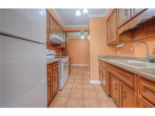 406-400 Champlain Boulevard, Cambridge, ON - Indoor Photo Showing Kitchen With Double Sink