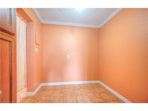 406-400 Champlain Boulevard, Cambridge, ON - Indoor Photo Showing Other Room