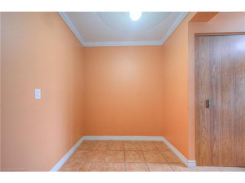 406-400 Champlain Boulevard, Cambridge, ON - Indoor Photo Showing Other Room