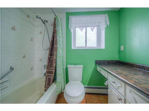 406-400 Champlain Boulevard, Cambridge, ON - Indoor Photo Showing Bathroom