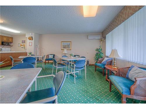 406-400 Champlain Boulevard, Cambridge, ON - Indoor Photo Showing Other Room