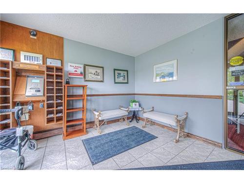 406-400 Champlain Boulevard, Cambridge, ON - Indoor Photo Showing Other Room