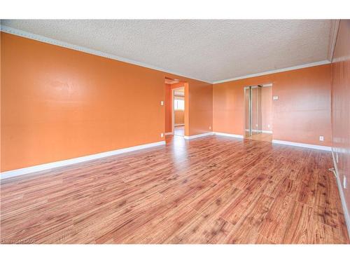 406-400 Champlain Boulevard, Cambridge, ON - Indoor Photo Showing Other Room