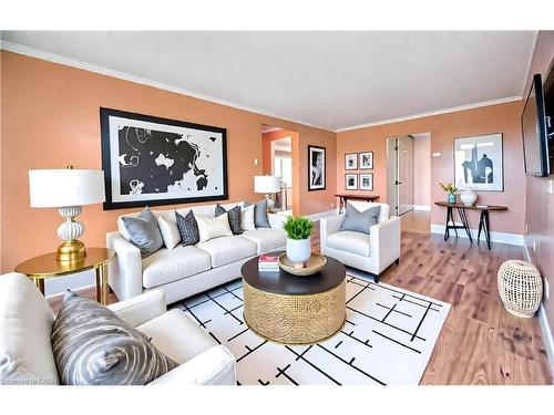 406-400 Champlain Boulevard, Cambridge, ON - Indoor Photo Showing Living Room