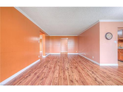 406-400 Champlain Boulevard, Cambridge, ON - Indoor Photo Showing Other Room