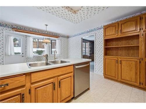 18 Woodview Court, Kitchener, ON - Indoor Photo Showing Kitchen With Double Sink