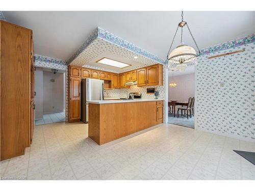 18 Woodview Court, Kitchener, ON - Indoor Photo Showing Kitchen